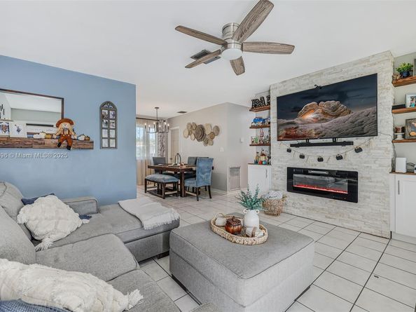 6431 SW 19th St, North Lauderdale FL 33068