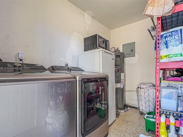 6431 SW 19th St, North Lauderdale FL 33068