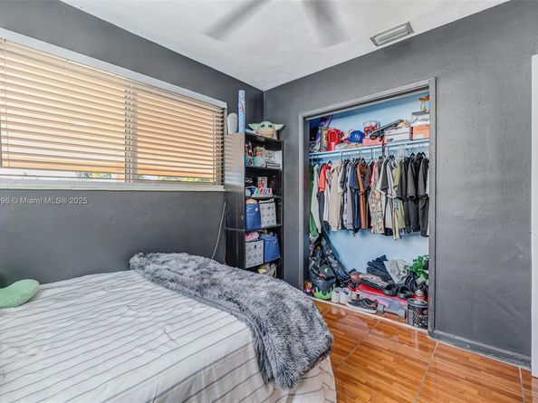 6431 SW 19th St, North Lauderdale FL 33068