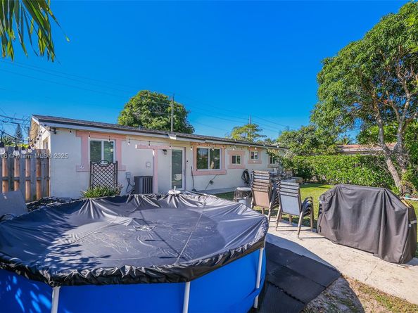 6431 SW 19th St, North Lauderdale FL 33068