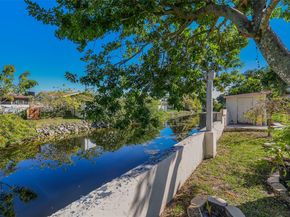 6431 SW 19th St, North Lauderdale FL 33068