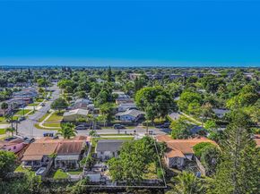 6431 SW 19th St, North Lauderdale FL 33068