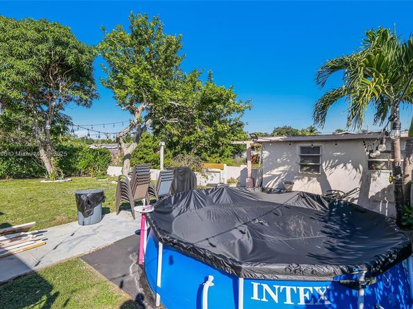 6431 SW 19th St, North Lauderdale FL 33068