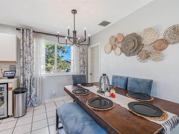 6431 SW 19th St, North Lauderdale FL 33068