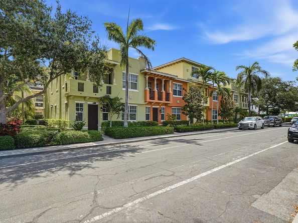 219 N L Street 100 FL 33460