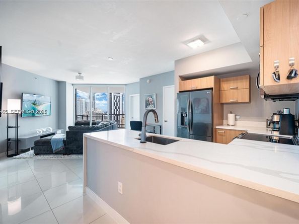 350 S Miami Ave 2505, Miami FL 33130