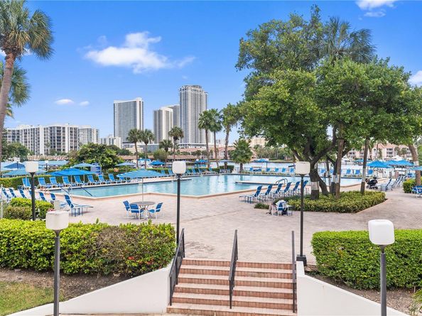 2500 Parkview Dr 1604, Hallandale Beach FL 33009