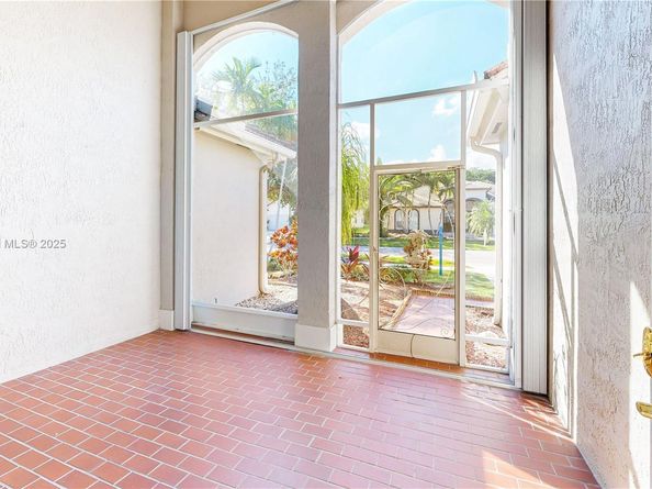 2835 Fairways Dr, Homestead FL 33035