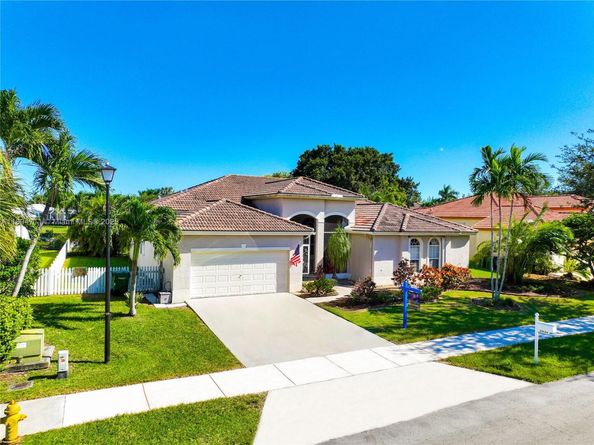 2835 Fairways Dr, Homestead FL 33035