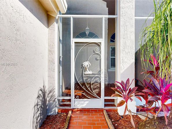 2835 Fairways Dr, Homestead FL 33035