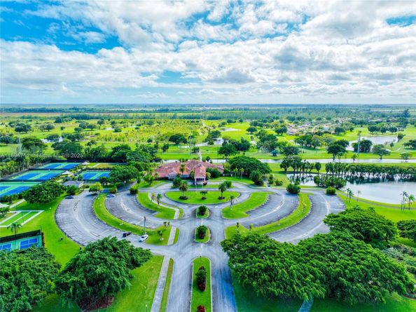 2835 Fairways Dr, Homestead FL 33035
