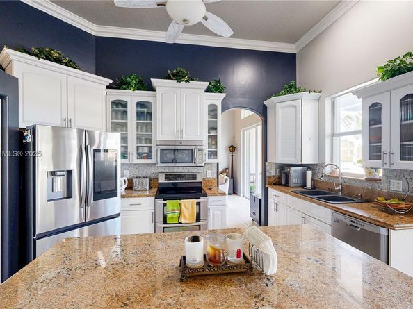 2835 Fairways Dr, Homestead FL 33035