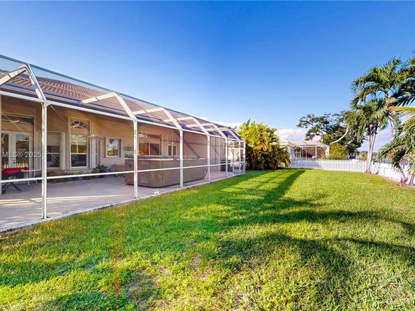 2835 Fairways Dr, Homestead FL 33035