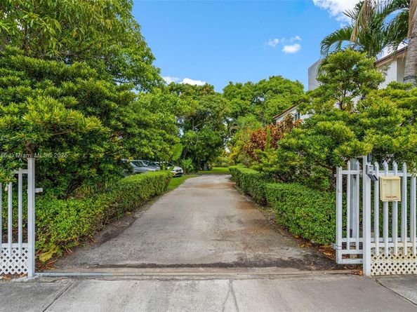 2175 NW 111th St, Miami FL 33167