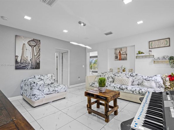 2175 NW 111th St, Miami FL 33167