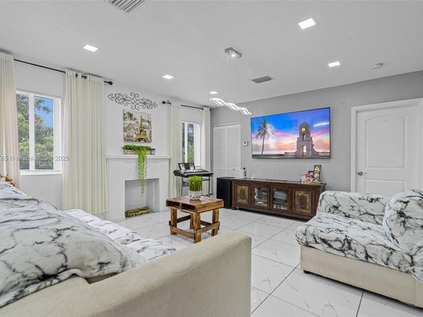 2175 NW 111th St, Miami FL 33167