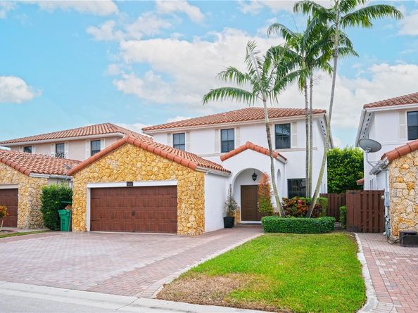 9866 NW 10th St, Miami FL 33172