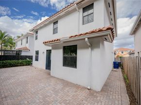 9866 NW 10th St, Miami FL 33172