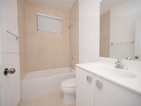 9866 NW 10th St, Miami FL 33172