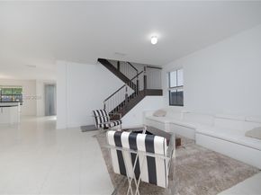 9866 NW 10th St, Miami FL 33172