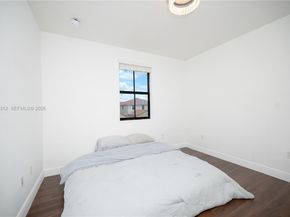 9866 NW 10th St, Miami FL 33172