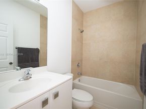 9866 NW 10th St, Miami FL 33172