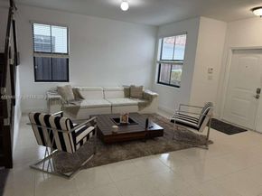 9866 NW 10th St, Miami FL 33172