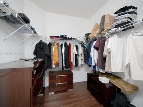 9866 NW 10th St, Miami FL 33172