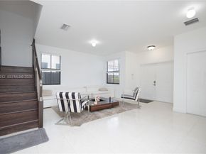 9866 NW 10th St, Miami FL 33172