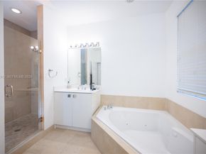 9866 NW 10th St, Miami FL 33172