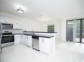 9866 NW 10th St, Miami FL 33172