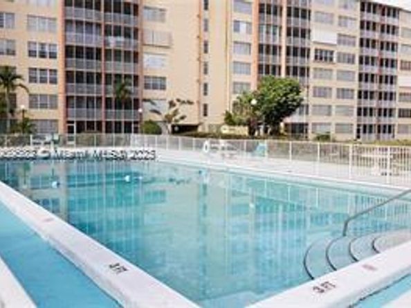 1770 NE 191st St 2061, Miami FL 33179