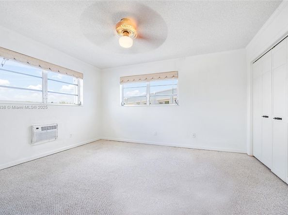 2700 NE 135th St 48, North Miami FL 33181