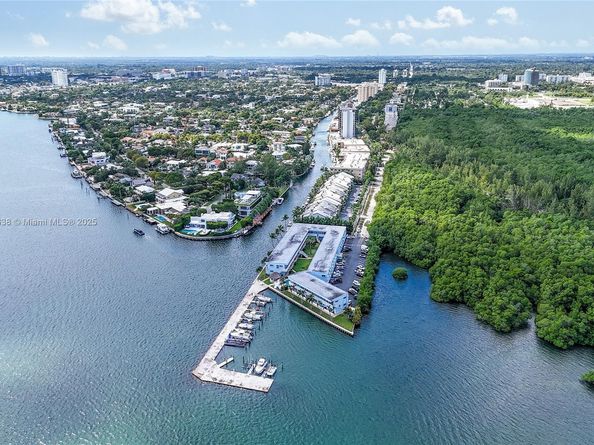 2700 NE 135th St 48, North Miami FL 33181