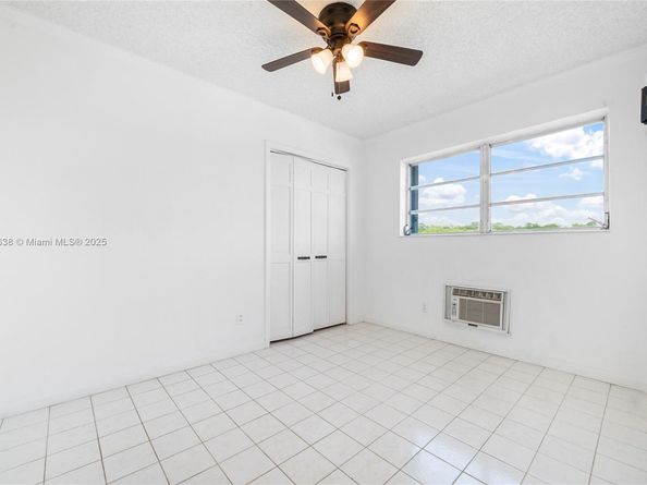 2700 NE 135th St 48, North Miami FL 33181