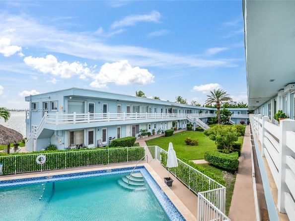 2700 NE 135th St 48, North Miami FL 33181