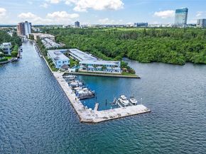 2700 NE 135th St 48, North Miami FL 33181