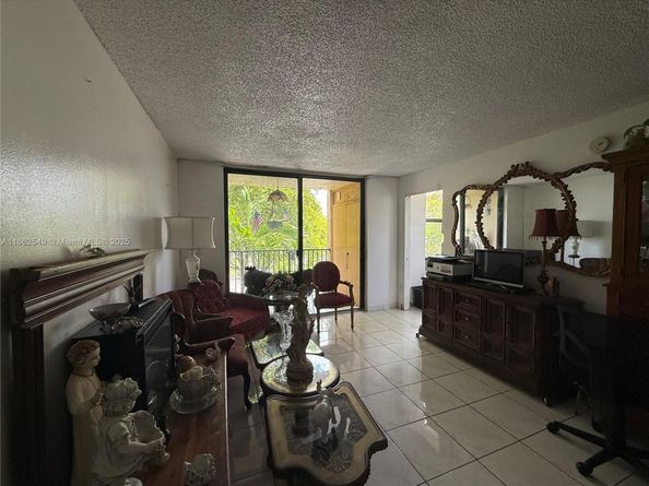 14201 N Kendall Dr 304D, Miami FL 33186
