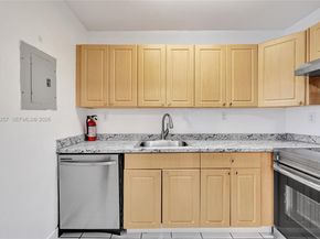 505 S Pine Island Rd 405B, Plantation FL 33324