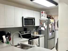 10253 NW 9th Street Cir 2046, Miami FL 33172