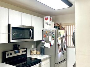 10253 NW 9th Street Cir 2046, Miami FL 33172