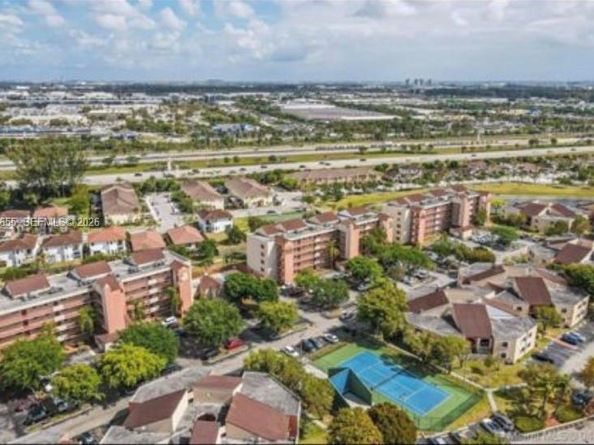 10253 NW 9th Street Cir 2046, Miami FL 33172