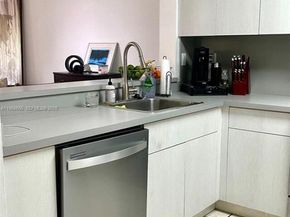 10253 NW 9th Street Cir 2046, Miami FL 33172