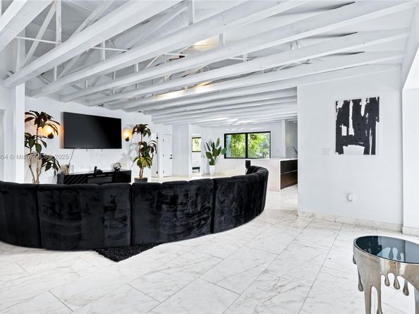 1061 NW North River Dr, Miami FL 33136