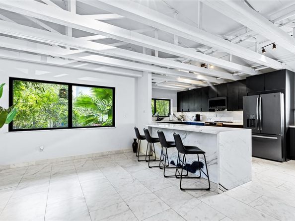 1061 NW North River Dr, Miami FL 33136