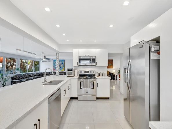 2261 NE 62nd St, Fort Lauderdale FL 33308