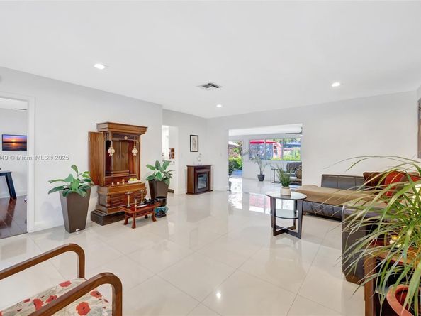 2261 NE 62nd St, Fort Lauderdale FL 33308