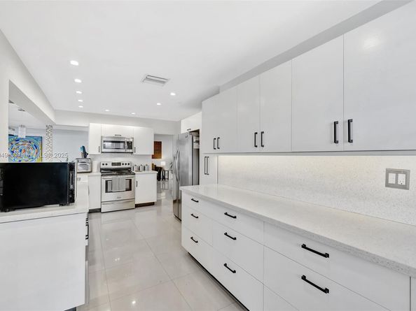 2261 NE 62nd St, Fort Lauderdale FL 33308