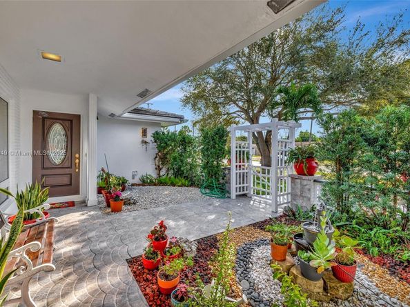 2261 NE 62nd St, Fort Lauderdale FL 33308