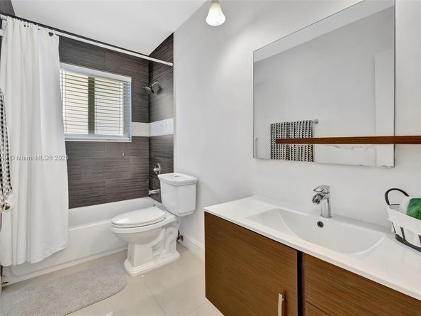 2261 NE 62nd St, Fort Lauderdale FL 33308